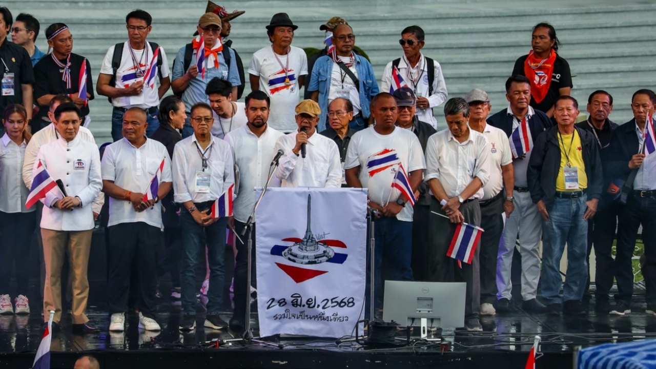 ม็อบอ่านแถลงการณ์ จี้ “แพทองธาร” ลาออกนายกฯ เรียกร้องพรรคร่วมรัฐบาลถอนตัวทันที