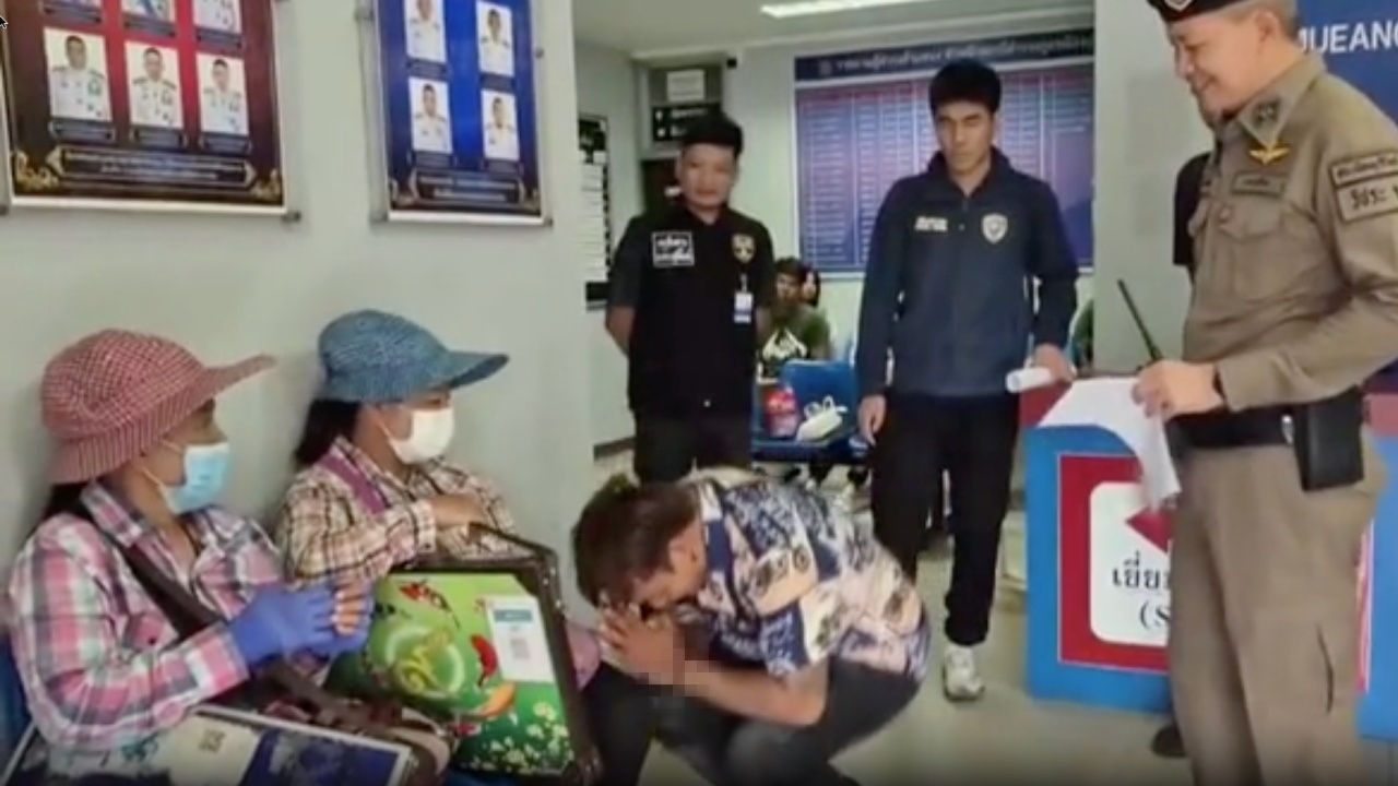 หนุ่มแสบอ้างพระจะเหมา หลอกเชิดลอตเตอรี่แม่ค้า 260 ใบ ถูกจับก้มกราบอ้างตกงาน 