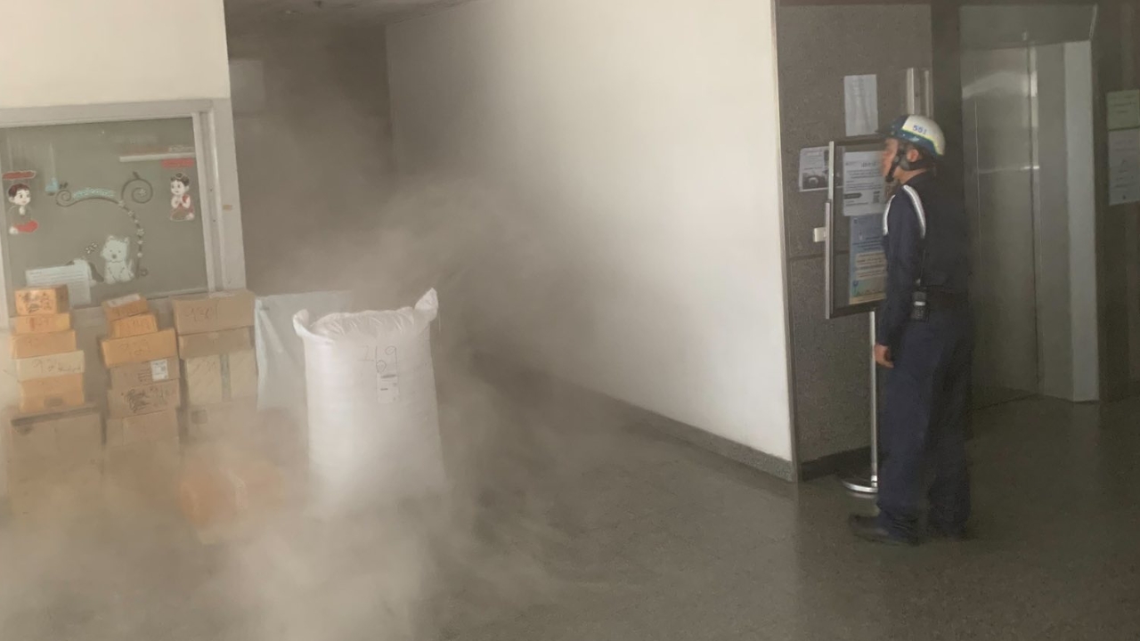 ด่วน ไฟไหม้หอพักโรงพยาบาลศิริราช จนท.ควบคุมเพลิงไว้ได้แล้ว