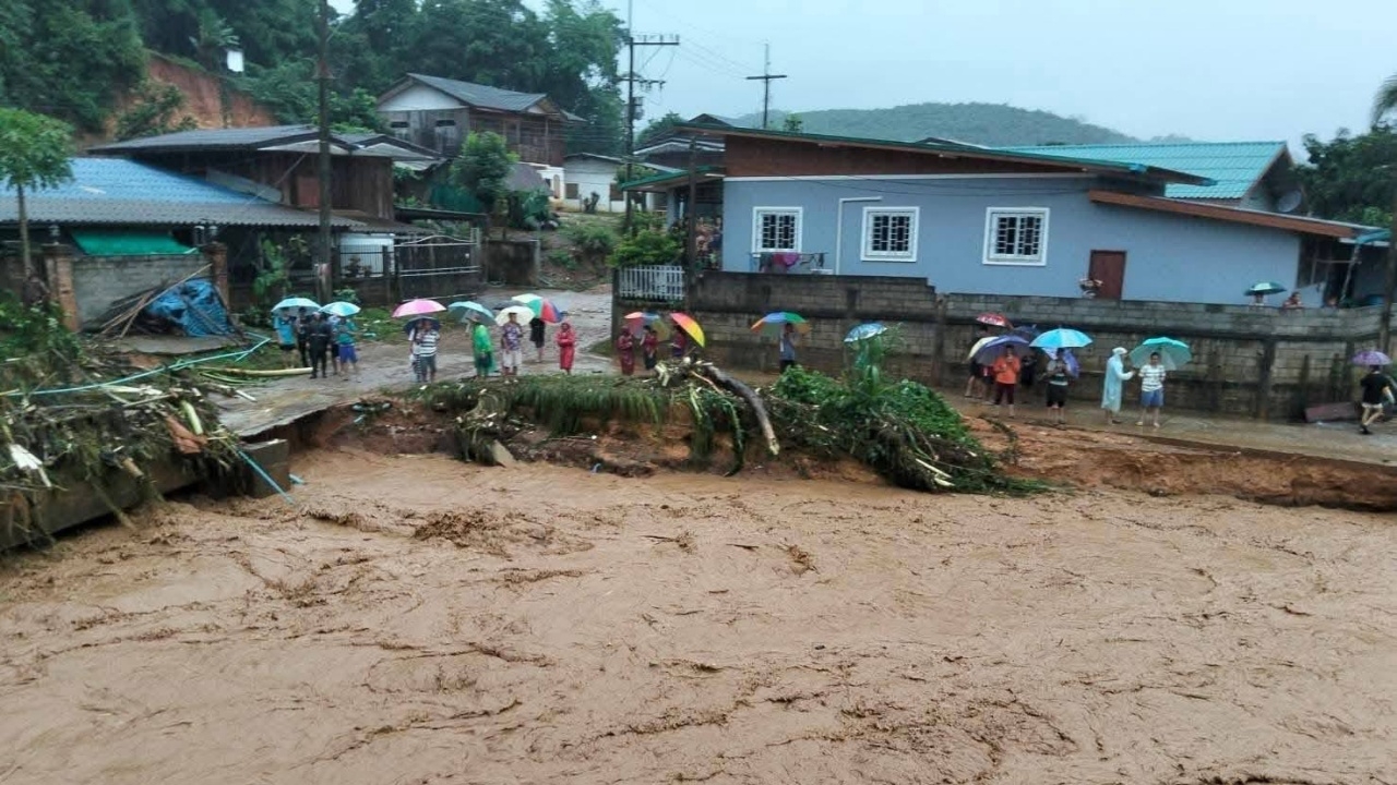 ฝนถล่มเชียงราย น้ำป่าหลากหลายพื้นที่ เร่งอพยพชาวบ้านติดค้าง
