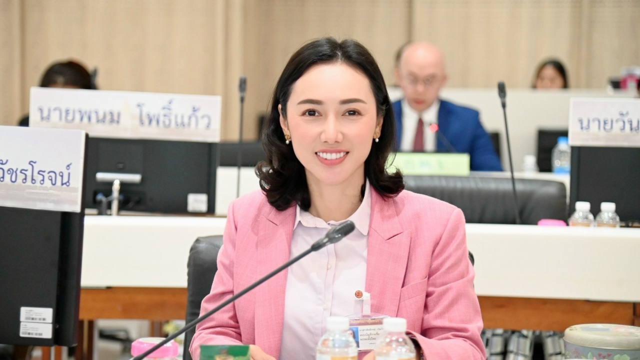 ประวัติ “ดร.หญิง ลิณธิภรณ์ วริณวัชรโรจน์” นั่ง รมช.ศึกษาธิการ ผงาดรัฐมนตรีใหม่