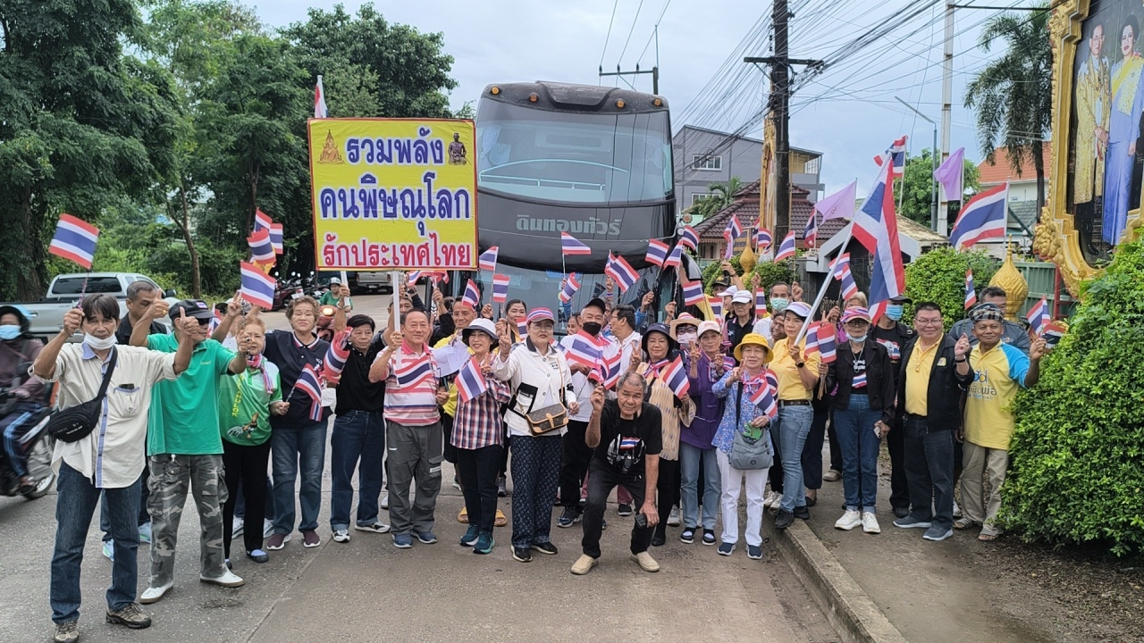 มวลชนจากพิษณุโลก-กำแพงเพชร เคลื่อนเข้ากรุง สมทบม็อบไล่นายกฯ อนุสาวรีย์ชัยฯ