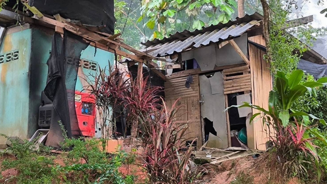 ปะทะเดือดที่นราฯ คนร้ายนับสิบขว้างไปป์บอมบ์ โจมตีชุดคุ้มครอง อส.-ทหาร เจ็บ 2