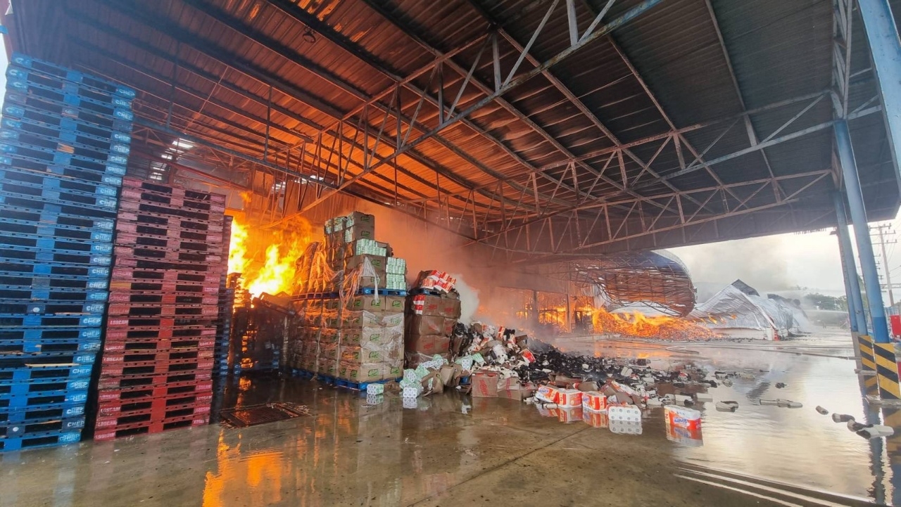 ไฟไหม้โรงงานกระดาษ สระบุรี เจ็บ-สูญหายเพียบ ยังคุมเพลิงไม่ได้ 