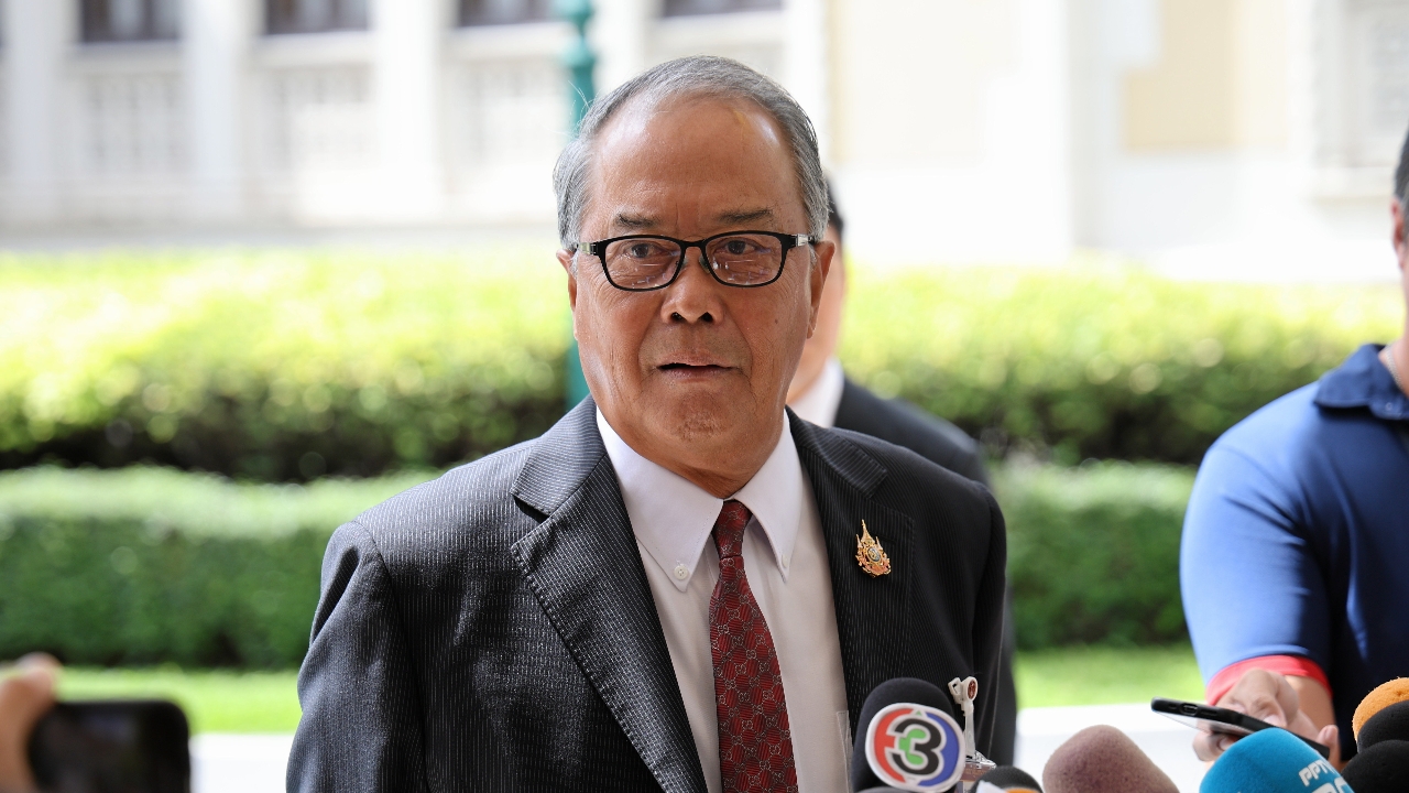 “ชูศักดิ์” ชี้ “แพทองธาร” ถูกร้องศาล รธน. ให้หยุดปฏิบัติหน้าที่ เทียบกรณี “บิ๊กตู่” ได้