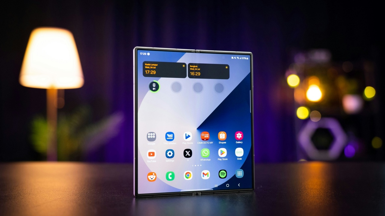 Galaxy Z Fold 7 และ Z Flip 7 ยกระดับกล้องถ่ายภาพ 200 ล้านพิกเซล จอใหญ่ขึ้น ตัวเครื่องบางลงกว่าเดิม