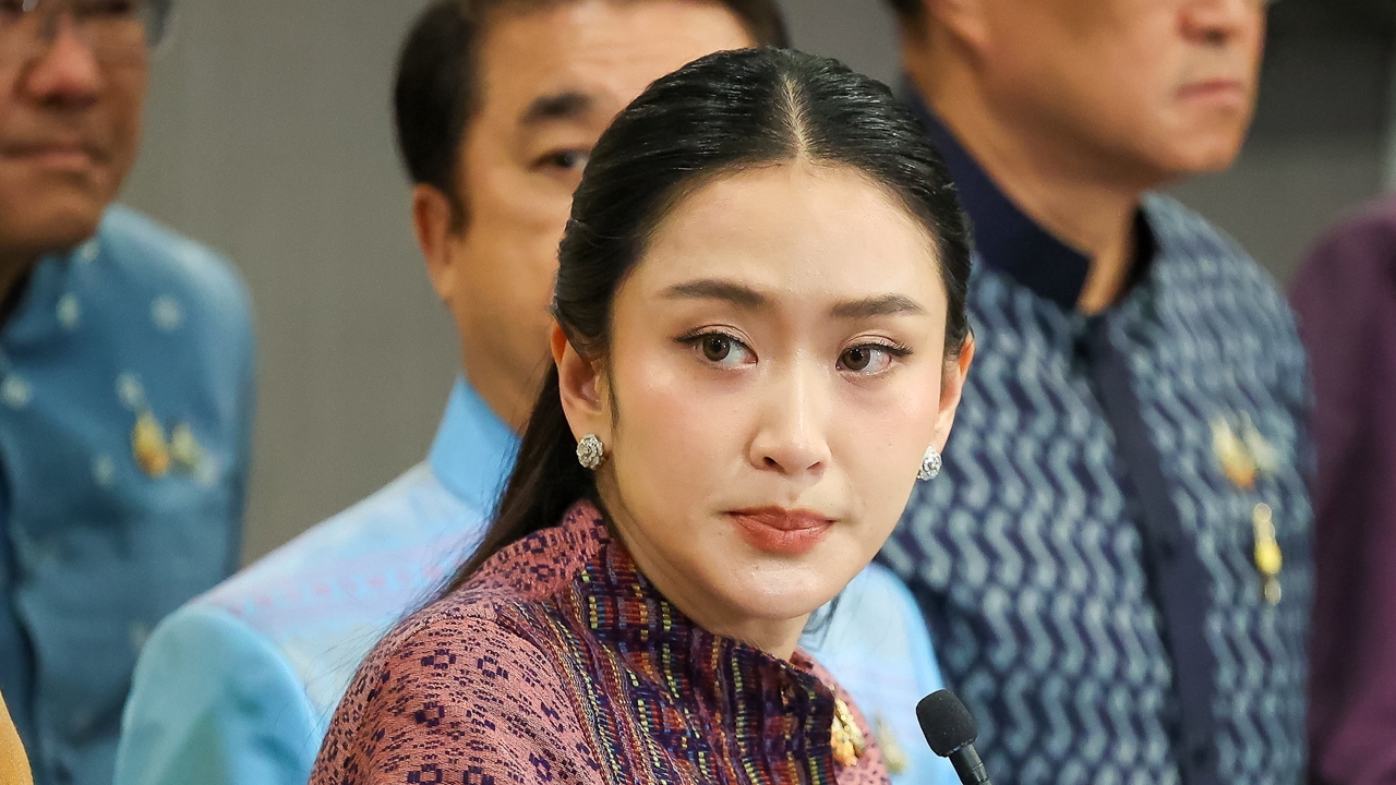 อิ๊งค์ควบ รมว.วัฒนธรรมปัดแก้เกม ยุติหน้าที่นายกฯ กังวลงานสะดุด-ลุ้นวันนี้