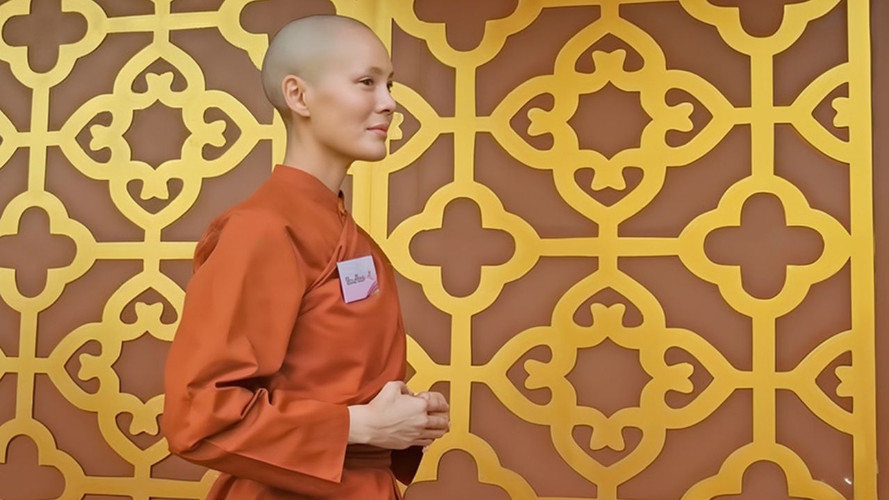 ชมภาพ เจนี่ ห่มเหลืองหลังบวชสามเณรี เพื่อนซาบซึ้งจนกลั้นน้ำตาไม่อยู่