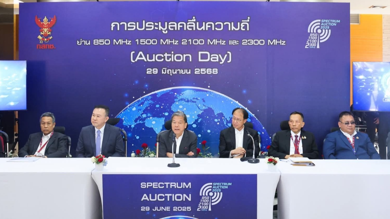 ม็อบต้านประมูลคลื่นความถี่ไม่ไหว 2ยักษ์ใหญ่มือถือแบ่งเค้กลงตัว 