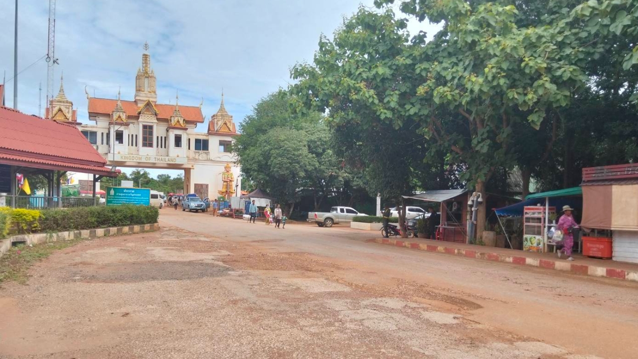 กองกำลังบูรพา ผ่อนผันรถขนส่งสินค้าตกค้าง ผ่าน 3 ด่านสระแก้ว เข้า-ออก 7 วัน