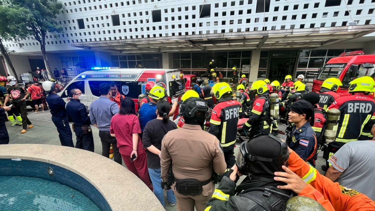 ไฟไหม้หอพัก 8 ไร่ รพ.ศิริราช แจ้งงดบริการศูนย์ไตเทียม วันจันทร์ที่ 30 มิ.ย.นี้