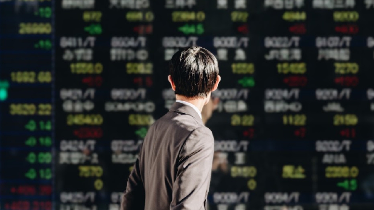 หุ้นไทยพุ่ง 20 จุดหลังนายกรัฐมนตรีต้องไป