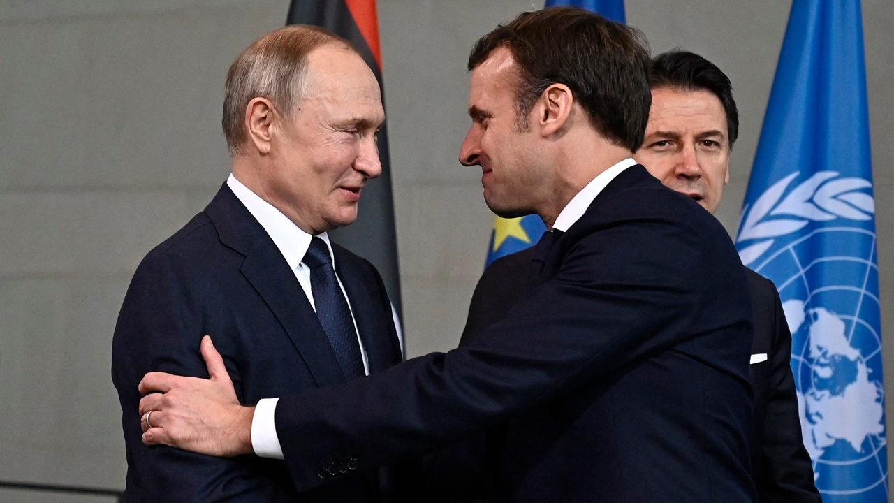 มาครงคุยปูตินครั้งแรกในรอบ 3 ปี จี้หยุดยิงในยูเครน-เริ่มเจรจาสันติภาพ