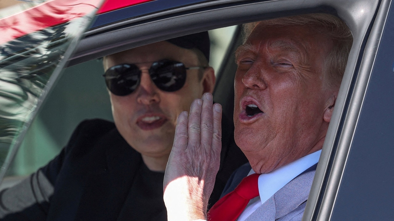 เดือดอีก ทรัมป์ขู่ตัดเงินอุดหนุนเทสลา อีลอน มัสก์ ท้า “ตัดให้หมดเลย”