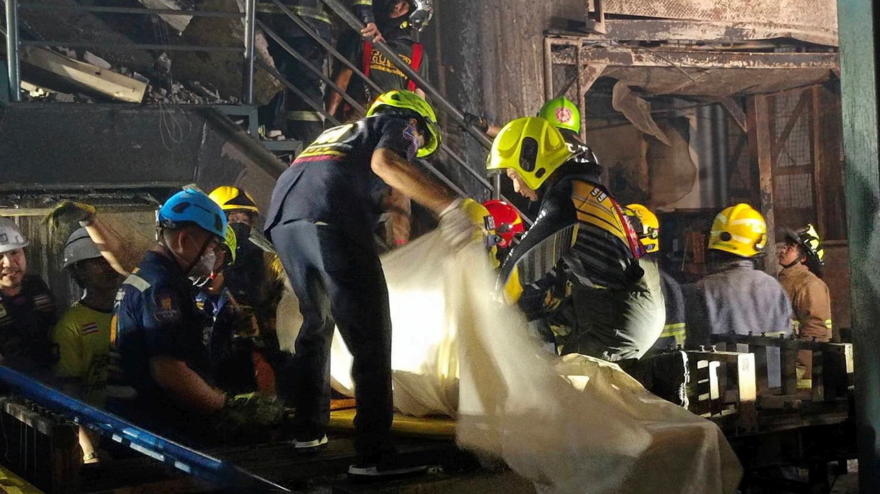 คลอก 8 ศพ