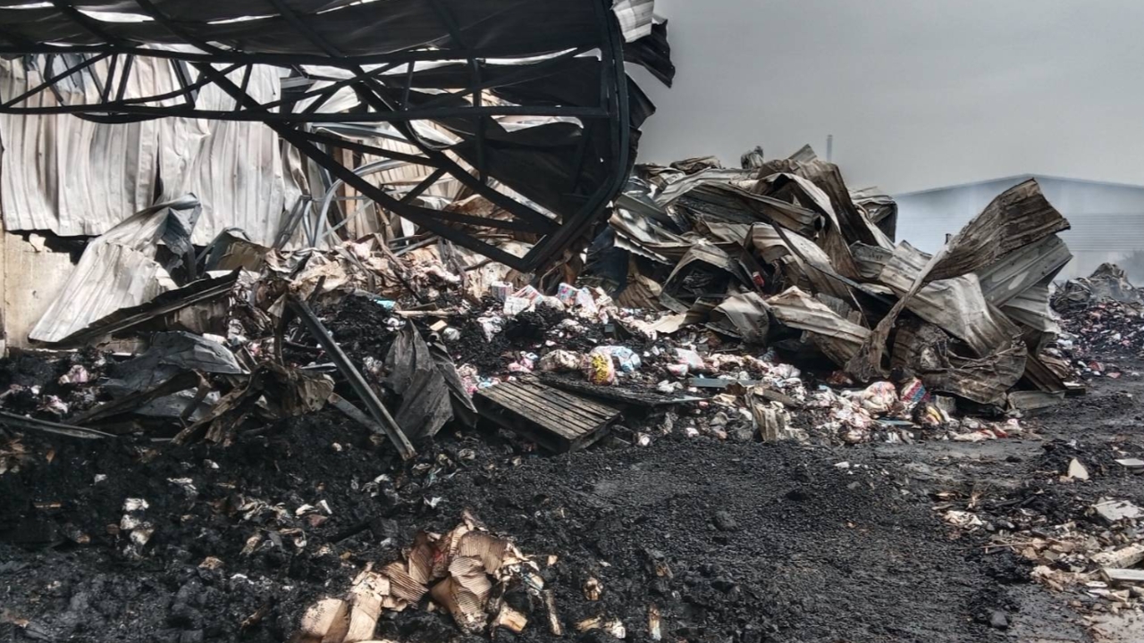 ส่ง 8 ศพไฟไหม้โรงงานกระดาษพิสูจน์อัตลักษณ์บุคคล เร่งค้นหาผู้สูญหายอีก 2 ราย