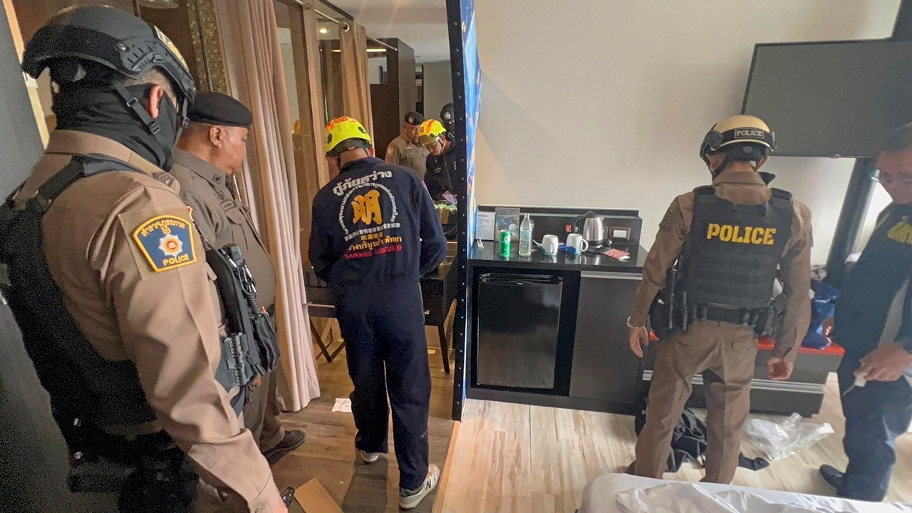 หนุ่มจีนดิ่งตึก