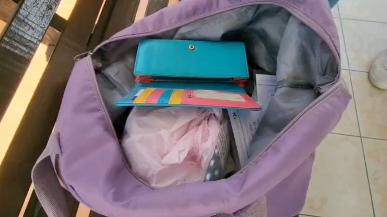 ทำได้ลงคอ คนร้ายขโมยเงินเด็กนักเรียน ร้องเพลงเปิดหมวกหาเงินจ่ายค่าเทอม