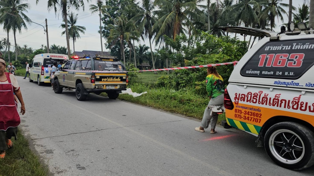 ไฟช็อตหนุ่มดับ หิ้วศพทิ้งริมถนน ขนลุก! พระเห็นเดินวนเวียนตอนเช้ามืด