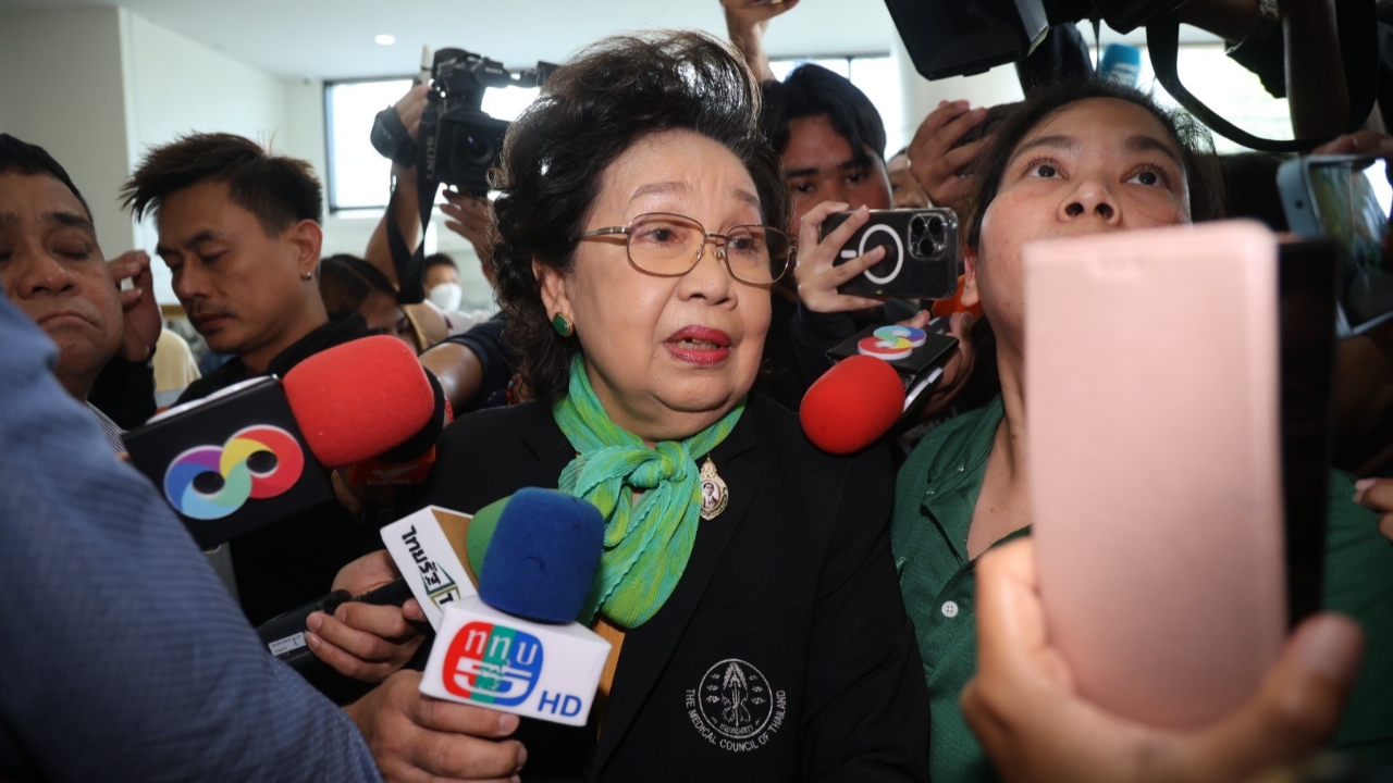 จับตาแพทยสภา ถกวาระลงโทษ 3 หมอรักษา “ทักษิณ” ให้ “สมศักดิ์” แจง 15 นาที