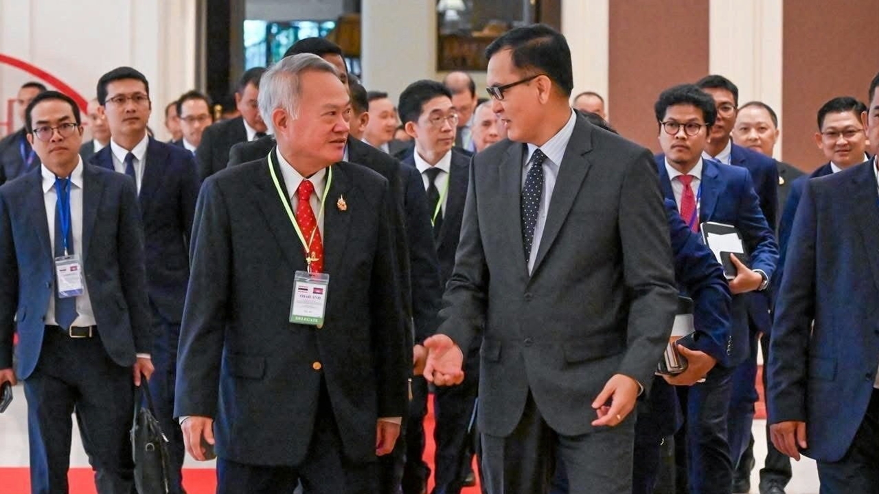 "เจบีซี" ยกแรกราบรื่น 2 ฝ่ายเน้นสันติ "อิ๊งค์" เกาะติดถกต่อวันนี้ มทภ.2 ลั่นท้าดวลเขมร