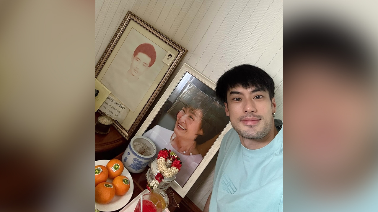 บอย ปกรณ์ พาแม่กลับบ้าน ตั้งรูปไว้ข้างพ่อ แฟนๆ พากันฟ้องพี่น้องทะเลาะกันอีกแล้ว