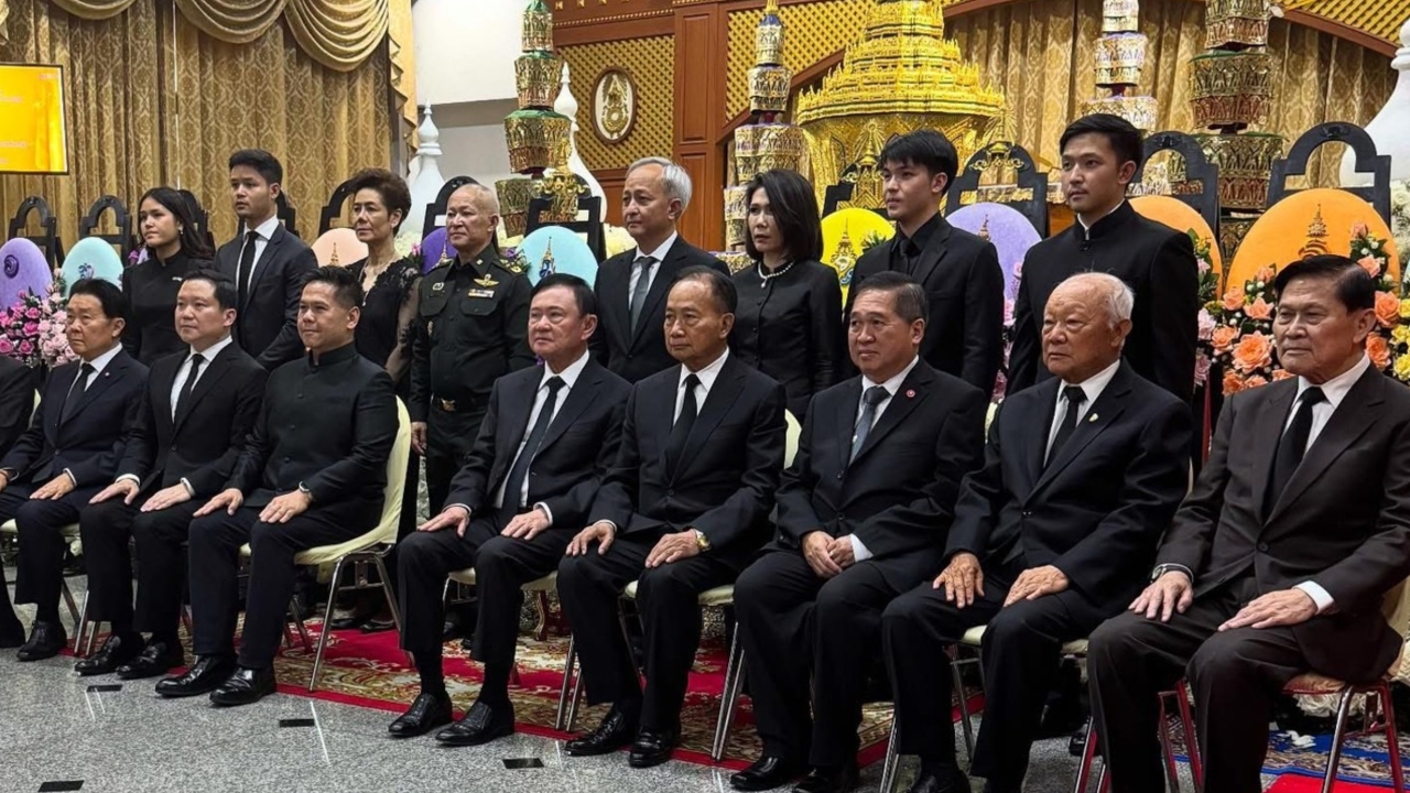 “ทักษิณ” เป็นประธานในพิธีสวดพระอภิธรรม “พล.อ.สุจินดา” ที่วัดโสมนัสฯ