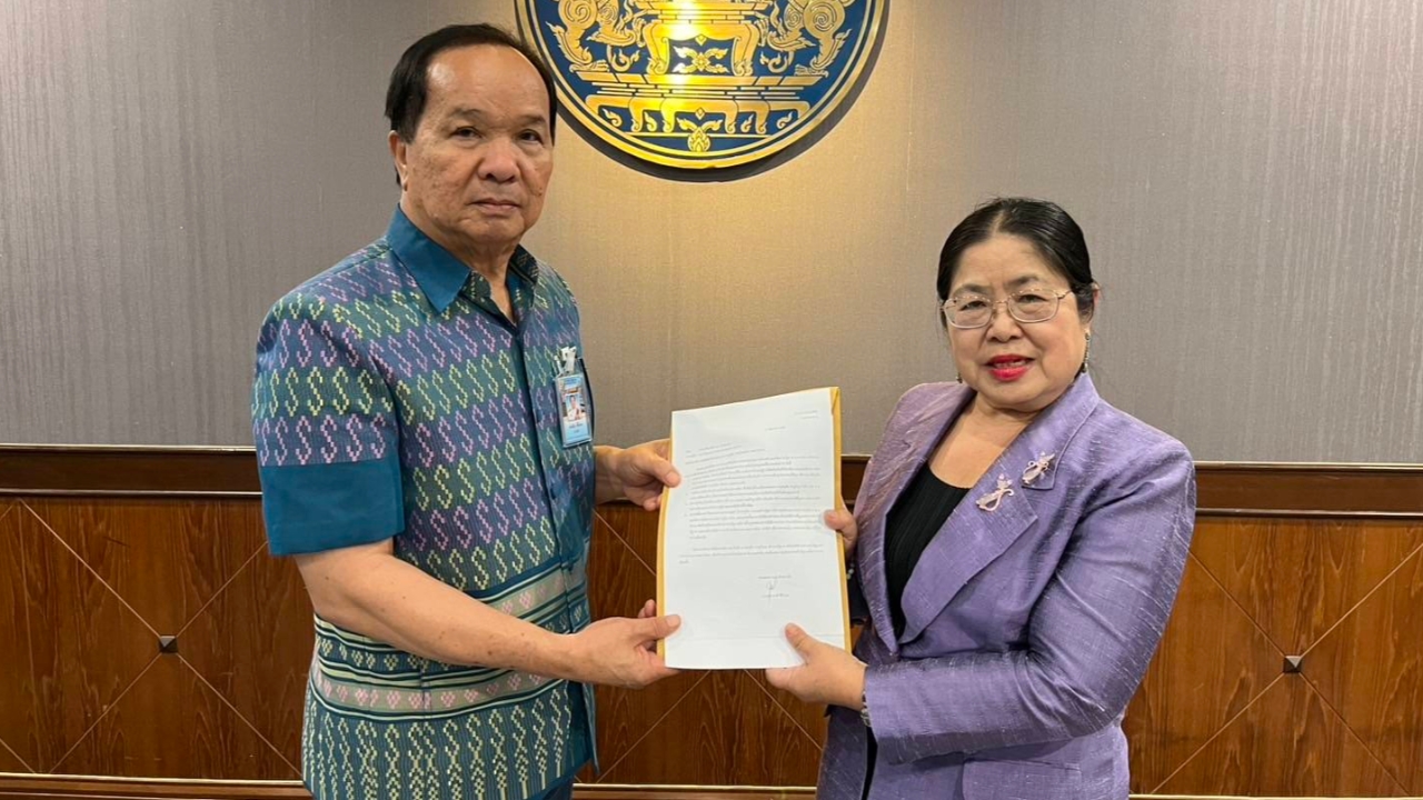 “กุสุมาลวตี” ยื่นหนังสือเรียกร้องนายกรัฐมนตรี ปลด “อนุทิน” พ้นรมว.มหาดไทย