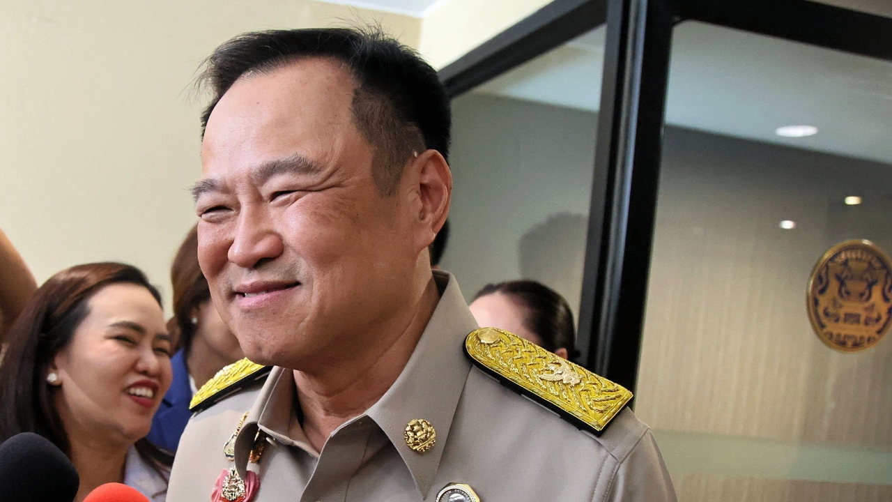 “อนุทิน” ยิ้มไม่ตอบ แต่พยักหน้ารับเข้ากระทรวงมหาดไทย วันสุดท้าย