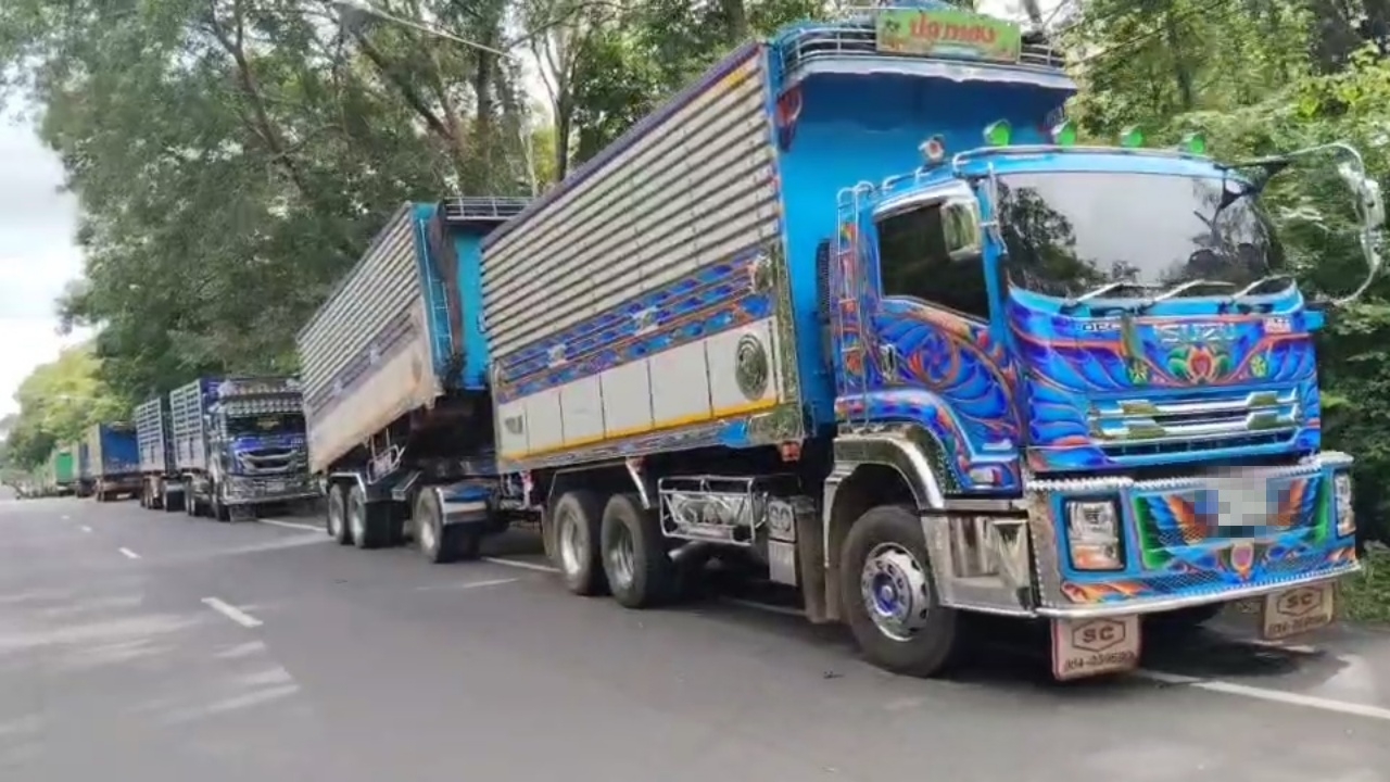 โชเฟอร์รถบรรทุก หวั่นด่านช่องจอมปิด ห่วงเพื่อนติดค้างฝั่งกัมพูชา