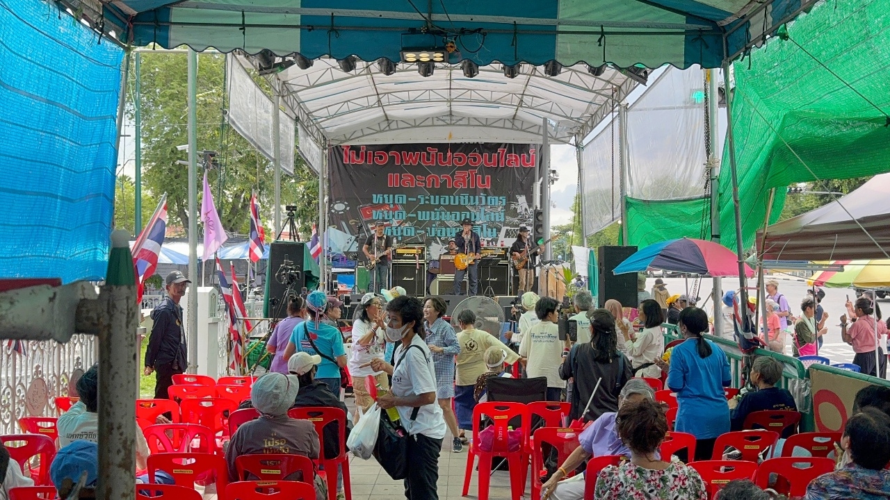 คปท.-กองทัพธรรม ปราศรัย-เล่นดนตรี นัดชุมนุมใหญ่ไล่ "นายกฯ" 28 มิ.ย. นี้