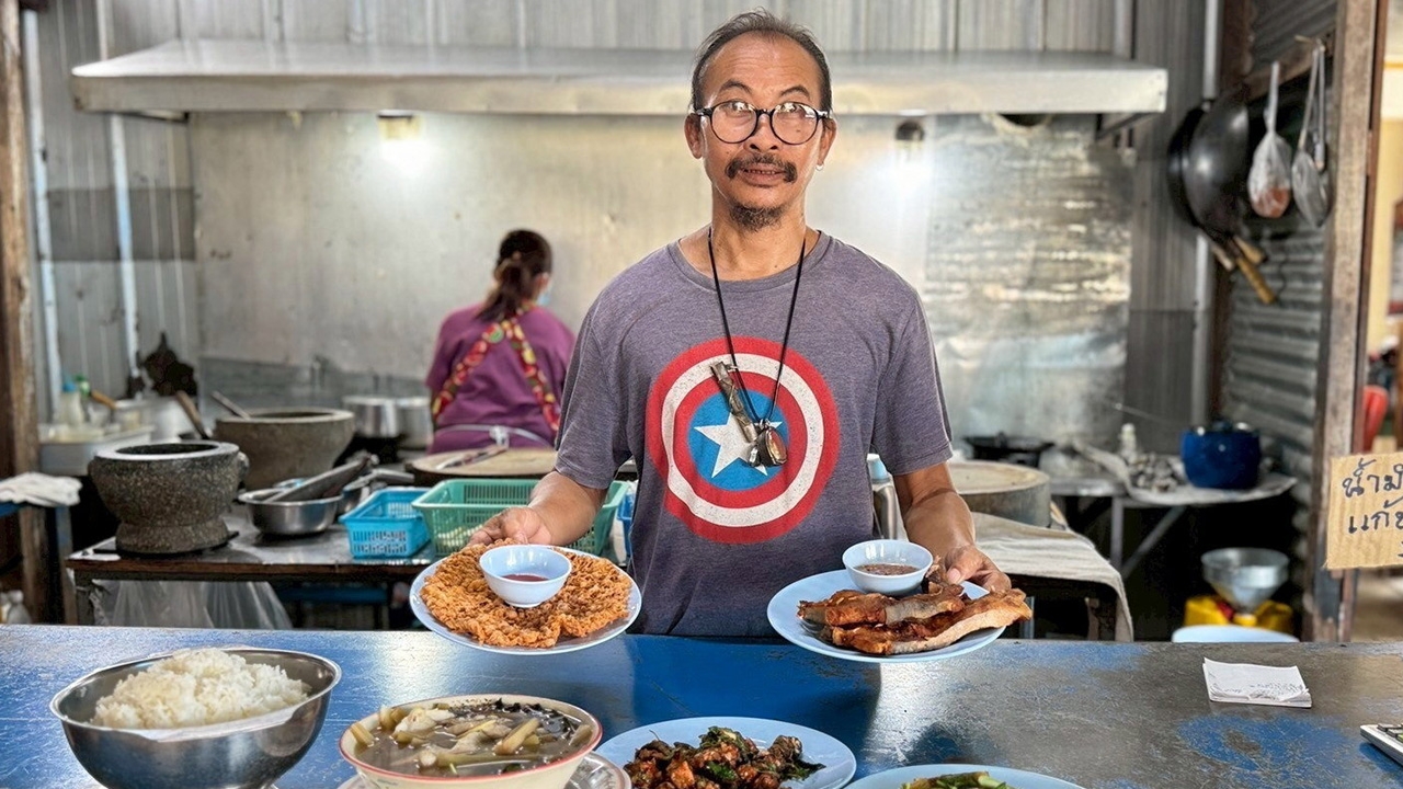 "โก๋หน่อง" เชฟนอกตำรา อร่อยจัดจ้าน "ร้านไม่มีชื่อ"