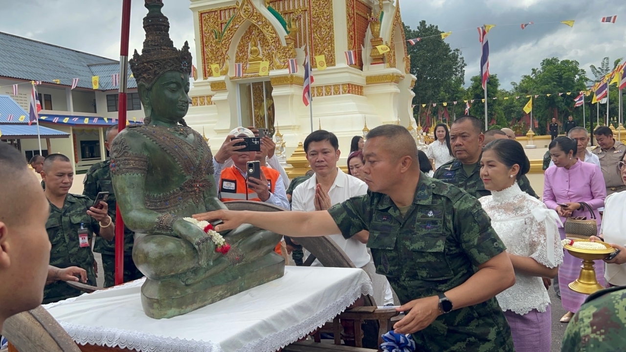 แม่ทัพภาค 2 ยันไม่มีนัยสำคัญ ทำบุญถวายพระตามปกติ เข้าใจนายกฯ ต่างคนต่างทำตามหน้าที่