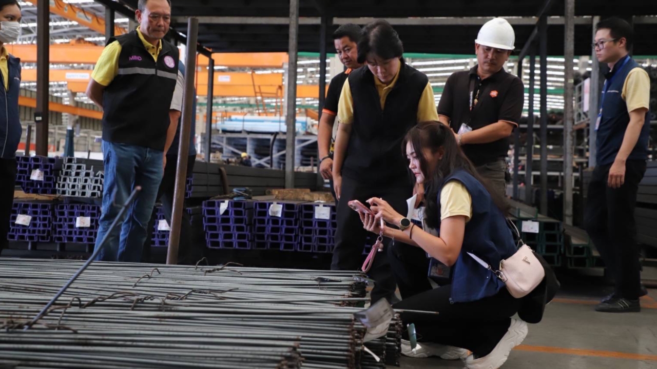 “เอกนัฏ” ส่ง “ทีมสุดซอย” ตรวจยึดเหล็กตกเกรดเฉียดร้อยตัน พร้อมปลั๊กพ่วงไร้ มอก.อีกอื้อ