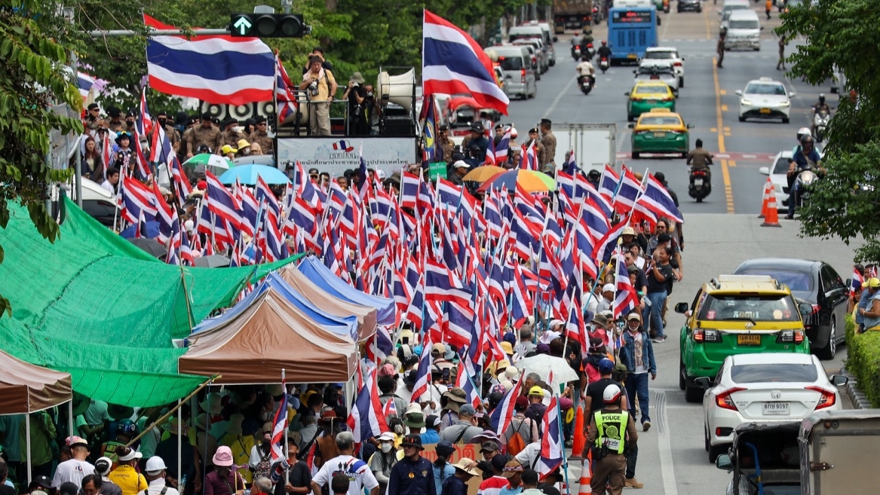 คปท. แถลงจุดยืน นัดชุมนุมใหญ่ 21 มิ.ย. ขู่ปิดล้อมทำเนียบ จี้นายกฯ ลาออก