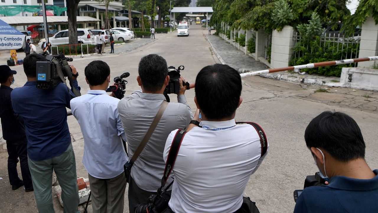 กัมพูชาสั่งเพิกถอนใบอนุญาตสื่อ 2 เจ้า ฐานละเมิดจริยธรรมและกฎหมายสื่อ