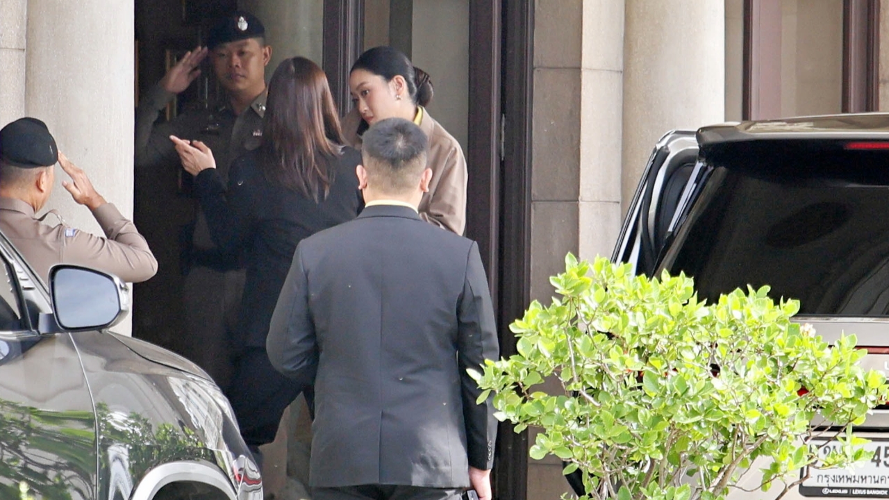 “อิ๊งค์” โพสต์ไม่ได้แกล้งเศร้าก่อนลบทิ้ง เช้านี้ถก รมต.-เหล่าทัพรับมือชายแดน