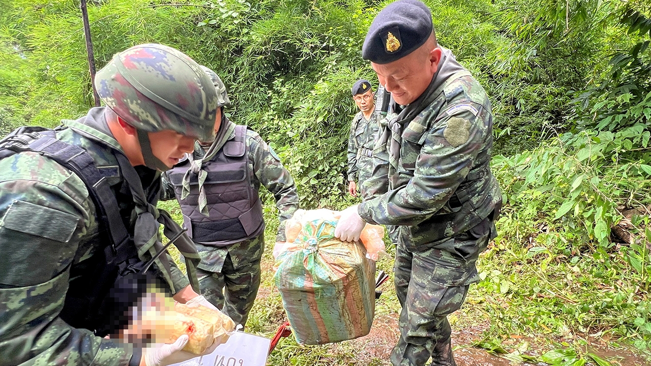 ทหารปะทะจับตาย 2 ศพ กองทัพมด ลักลอบขนยานรก