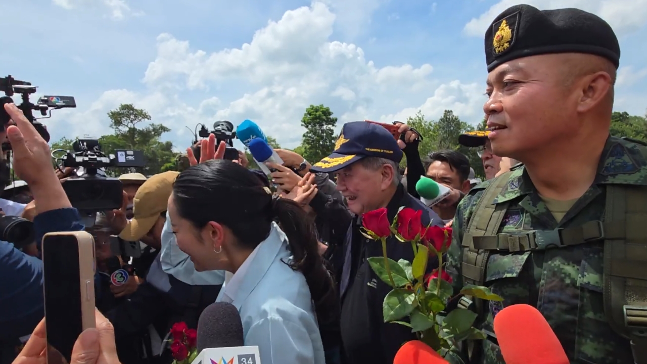 นายกฯ อิ๊งค์ แจงคำอุทานตอนไมค์เขกหัว ไม่ได้โดนแรง นักข่าวขอโทษแล้ว