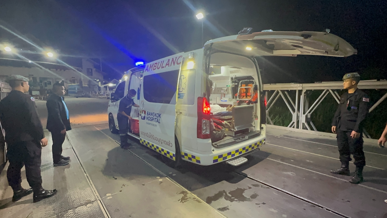 น้ำใจทหารไทย เปิดด่านรับผู้ป่วยฉุกเฉินจากกัมพูชา ส่งรักษา รพ.เมืองจันทบุรี