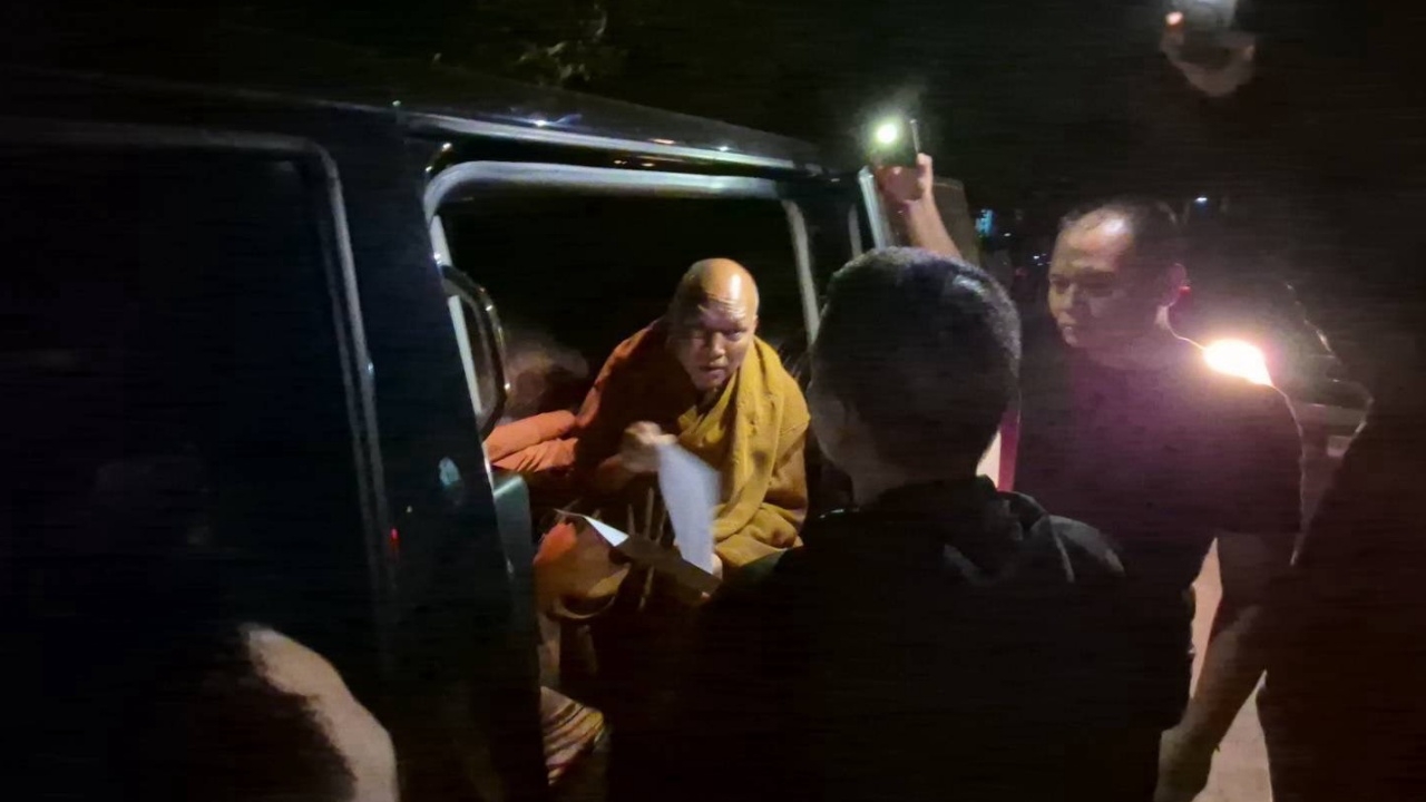 "หลวงพ่ออลงกต" ยอมสึกแล้ว สิ้นสุดความเป็นพระ ตร. ยันทำตามกฎหมาย