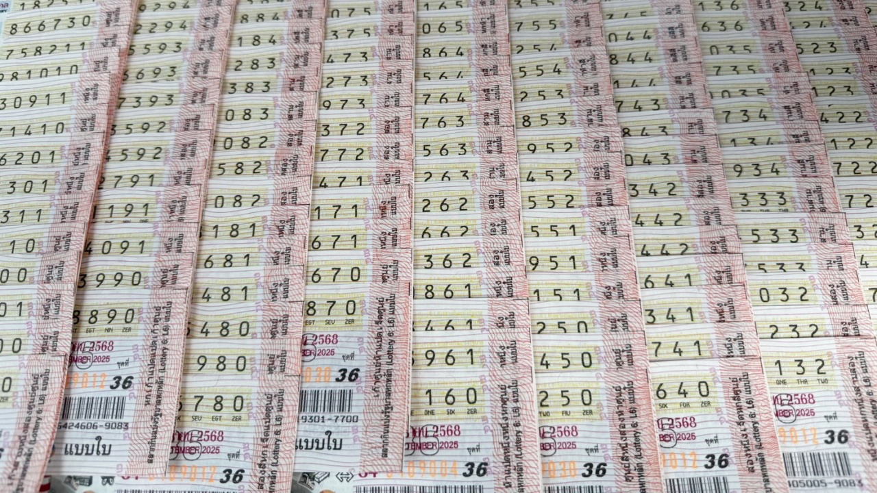 งวดนี้หวยออก 1 ก.ย. นักเสี่ยงโชคยิ้มหวานฉ่ำ เจอ "เลขเด็ด" กับ "เลขดัง" โผล่เพียบ