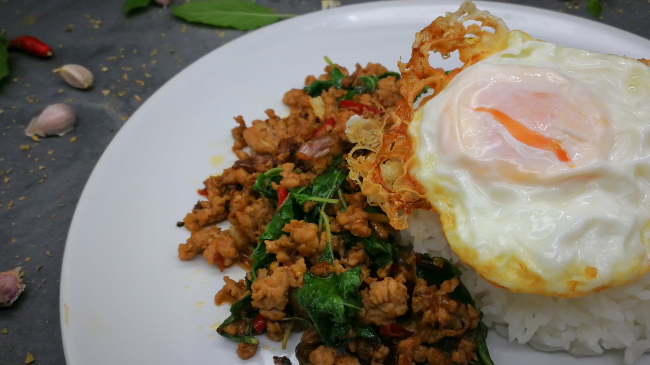 ไทยรัฐโพล ชวนถอดรหัสจานเด็ด "ผัดกะเพรา" เมนูสิ้นคิดที่คนไทยรัก ส่วนใหญ่ชอบแบบไหนกัน?