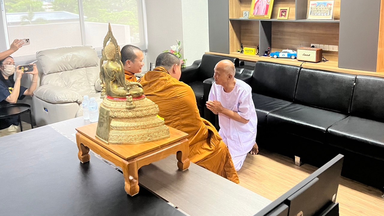 เปิดภาพ "หลวงพ่ออลงกต" อดีตเจ้าอาวาสวัดพระบาทน้ำพุ ยอมสึกแล้ว