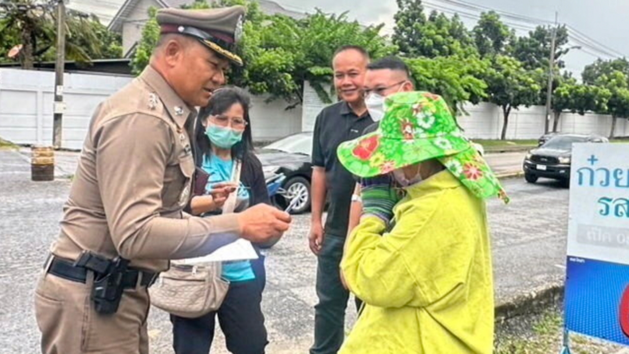 โจรกระบะจี้ดื้อๆ "แผงลอตเตอรี่" ตั้งขายริมถนนกลางกรุง ได้ไป 272 ฉบับ 