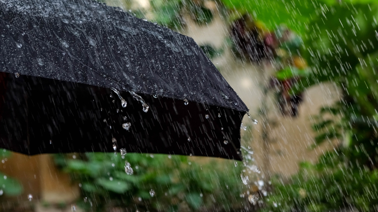 ปภ.ส่ง Cell Broadcast แจ้งเตือนพายุ "คาจิกิ" เช็ก 15 จังหวัดเตรียมรับมือ