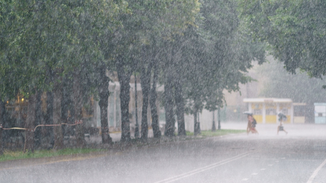 ประกาศฉบับ 15 "พายุคาจิกิ" ลดกำลังลงเป็น "พายุโซนร้อน" เช็กจังหวัดฝนตกหนัก