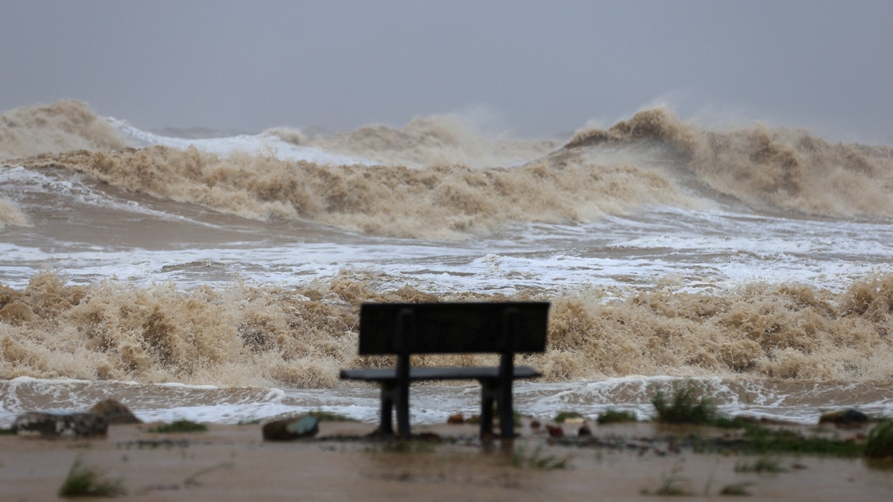 ดับแล้ว 1 ศพ พายุ “คาจิกิ” ขึ้นฝั่ง ทำฝนถล่มเวียดนาม