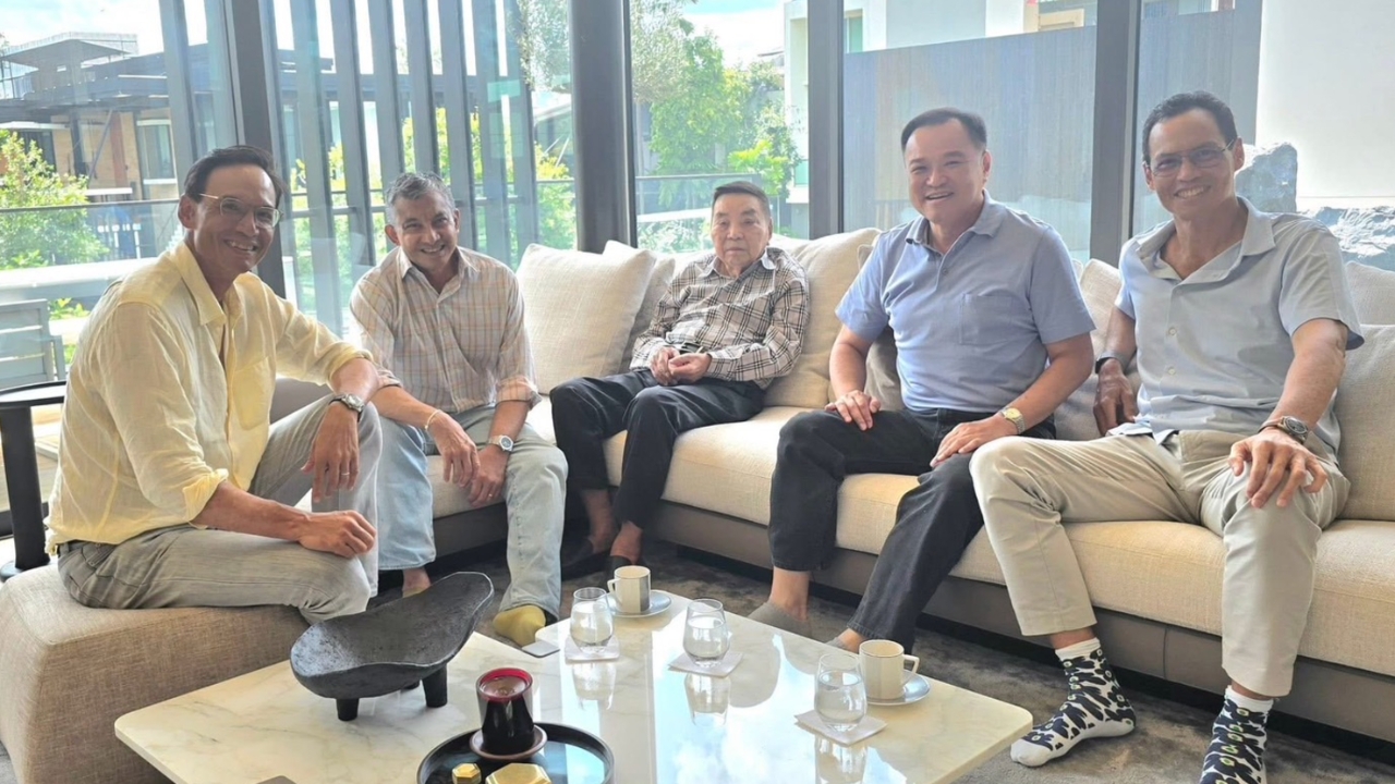 “อนุทิน” เผยภาพชื่นมื่น “จี๊ป-ดอน-พิพ” 3 พี่น้องจาติกวณิช มาเยี่ยมคุณพ่อ “ชวรัตน์”