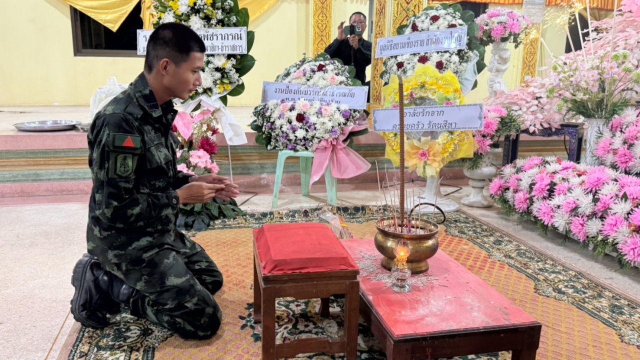 ลูกชาย "ป้ามีนา" ระดมเพื่อน ค้นหามีดที่ลูกค้าสาวใช้แทงแม่